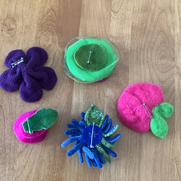 Floral Artisan Broaches - Picture 2 of 9